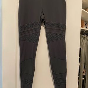 Lululemon wunder under leggings size 12